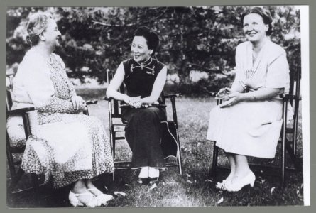Koningin Wilhelmina, prinses Juliana en mevrouw Tsjang Kai-Sjek in Ottawa, Bestanddeelnr 012-0110