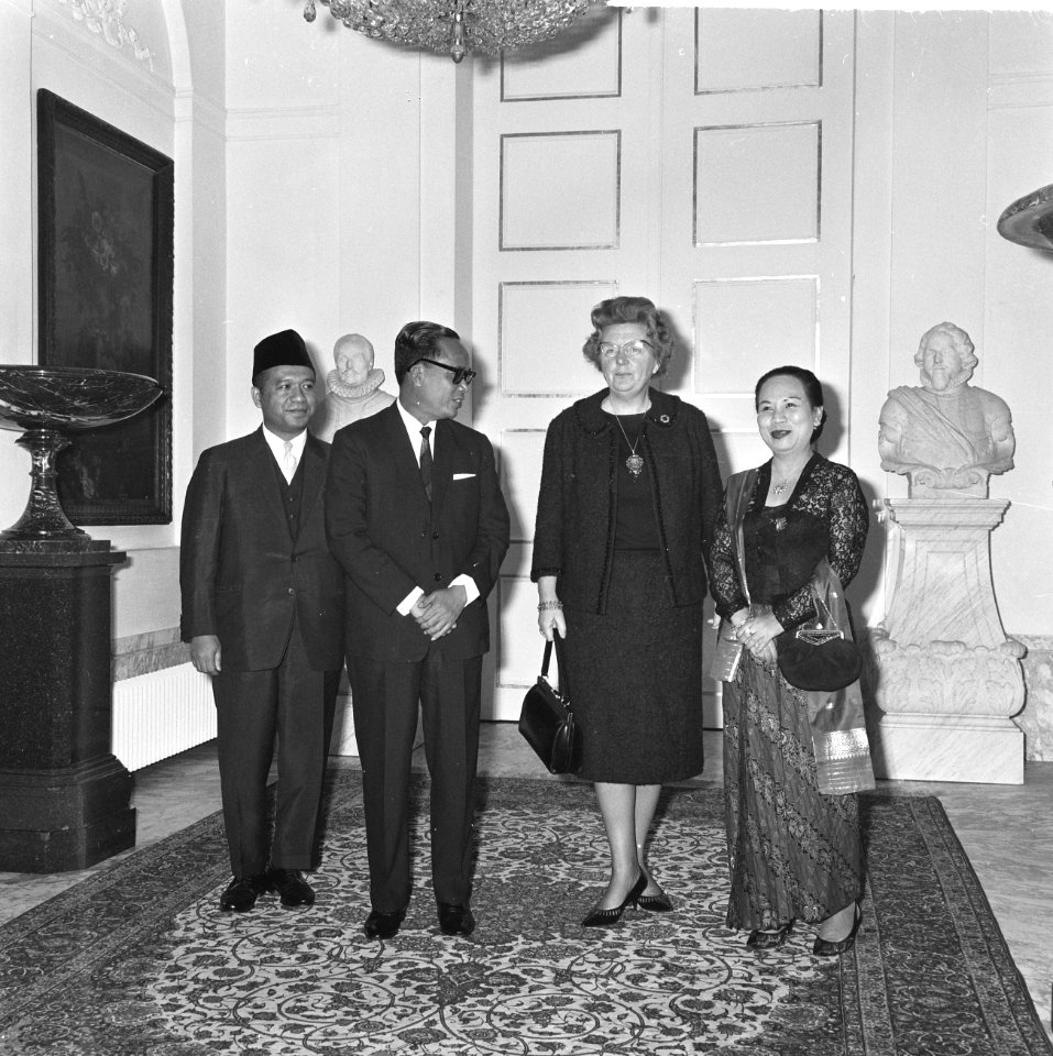 Koningin Juliana op Paleis Soestdijk dr. Soebandrio ontvangen, Sharif dr. Soeban, Bestanddeelnr 916-2627