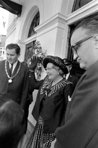 Koningin Juliana op het stadhuis te Zaandam, Bestanddeelnr 919-2745