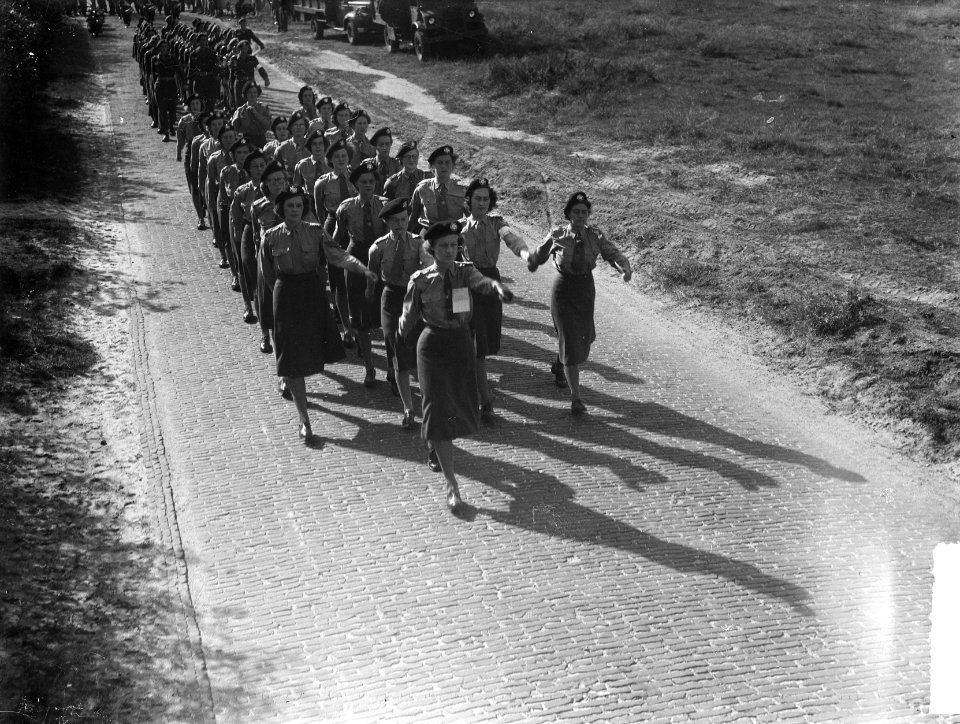 Koningin Juliana wandelmars te Kijkduin. VHK-Den Haag, Bestanddeelnr 903-0261