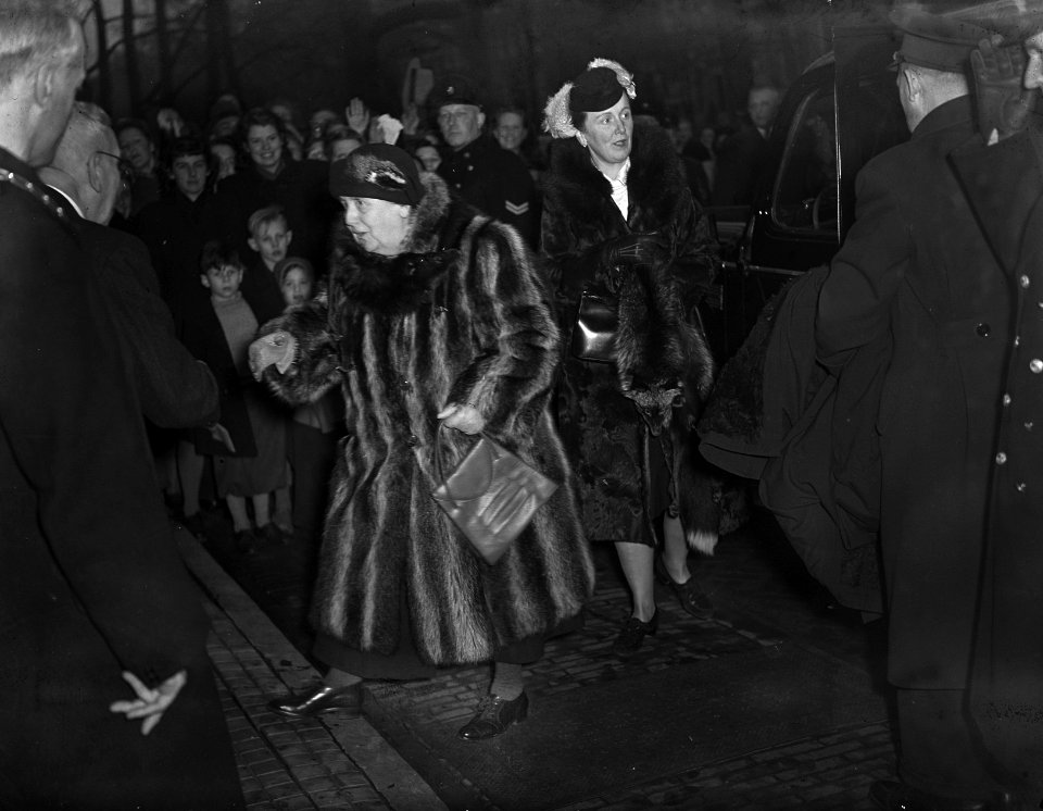 Koningin Wilhelmina bezoekt de Vrije Universiteit te Amsterdam, Bestanddeelnr 902-5613