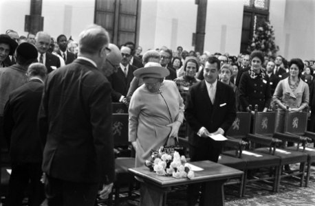 Koningin Juliana neemt plaats, Bestanddeelnr 923-8928