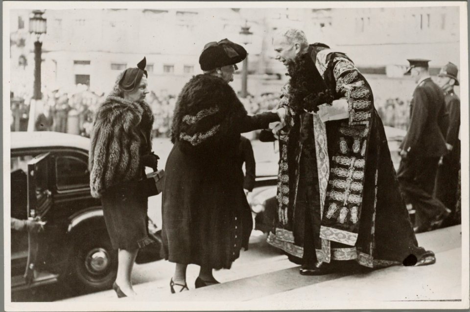 Koningin Wilhelmina en prinses Juliana wonen de Roosevelt-herdenking bij in St , Bestanddeelnr 012-0207