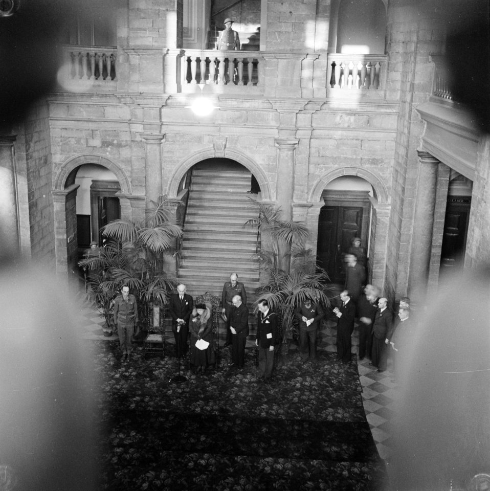Koningin Wilhelmina In de hal van het stadhuis te Maastrich, Bestanddeelnr 900-4135