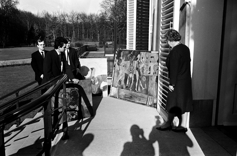 Koningin Juliana ontvangt bekroonden van het Koninklijk Instituut voor de Schild, Bestanddeelnr 917-4137
