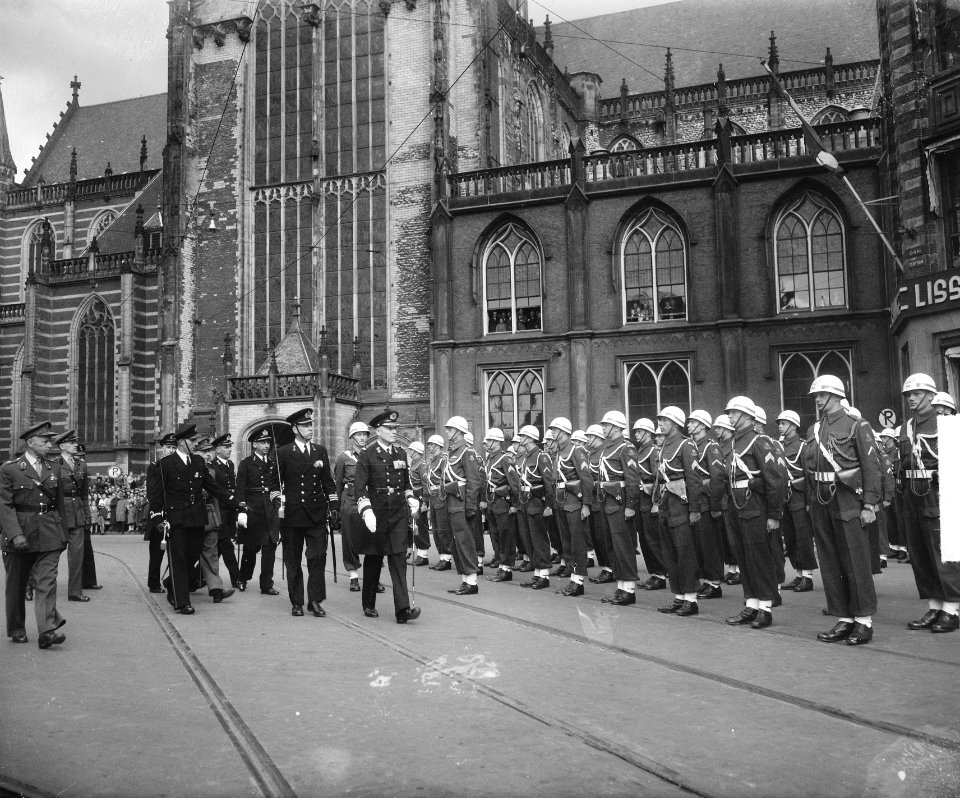 Koninginnedag. Parade op De Dam Amsterdam, Bestanddeelnr 903-3504