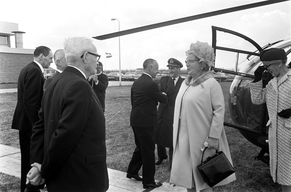 Koningin Juliana woont de herdenking bij van het 50 jarig bestaan vh Nationaal , Bestanddeelnr 922-3088