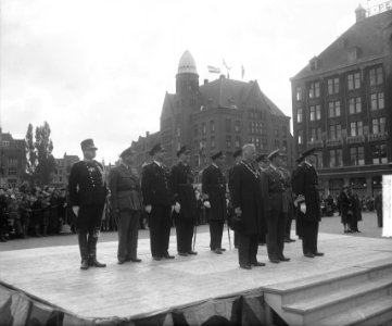 Koninginnedag. Parade op De Dam Amsterdam, Bestanddeelnr 903-3503