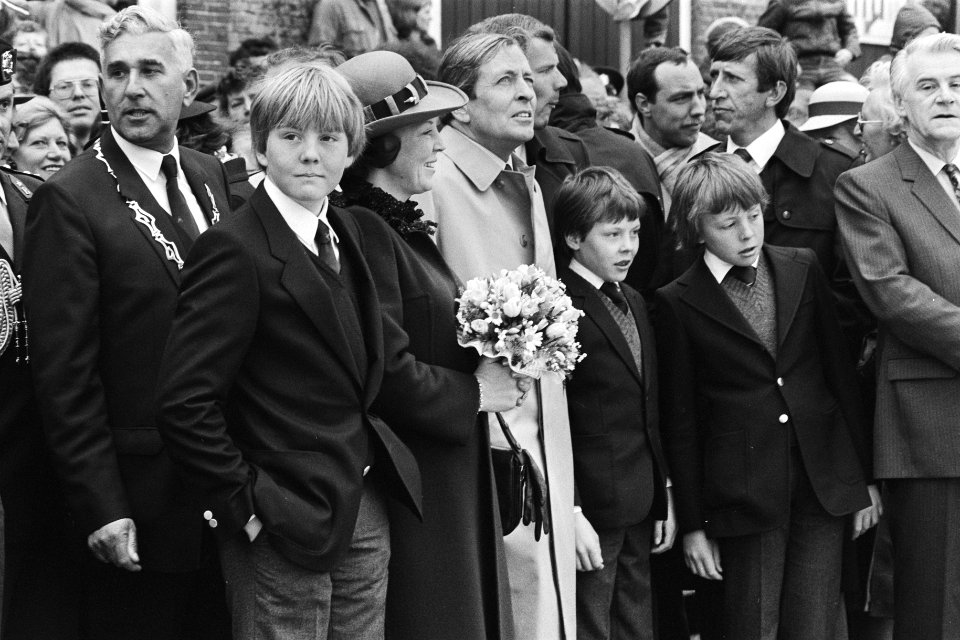 Koninginnedag, koninklijke familie in Harlingen. Willem Alexander , Beatrix, Cla, Bestanddeelnr 932-1324