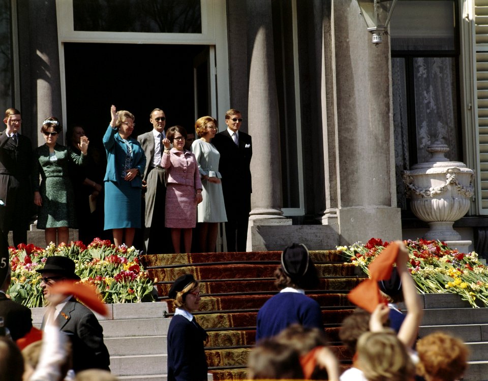 Koninginnedag, paleizen, defiles, Beatrix, prinses, , Christina, prinses, Claus,, Bestanddeelnr 254-7555