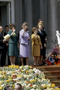 Koninginnedag, paleizen, Defiles, Beatrix, prinses, Bernhard, prins, Juliana, ko, Bestanddeelnr 254-7117