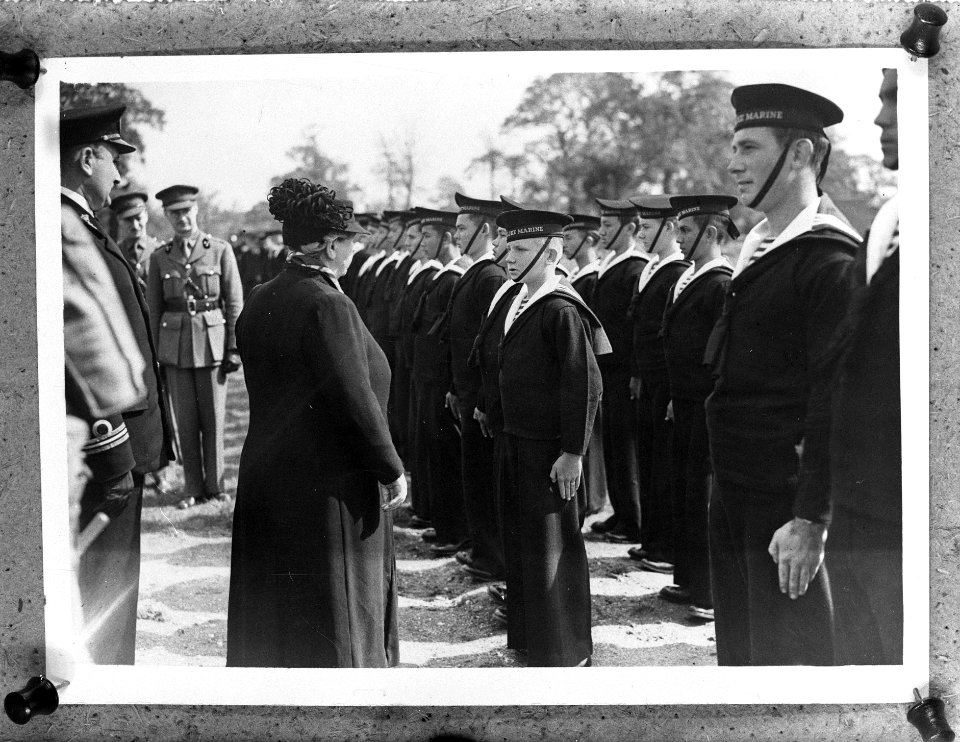 Koningin Wilhelmina op bezoek bij de Prinses Irene Brigade in het militaire kam…, Bestanddeelnr 934-9563