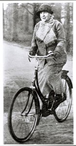 Koningin Wilhelmina op de fiets, Bestanddeelnr 012-0028