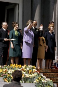 Koninginnedag, paleizen, Defiles, Beatrix, prinses, Bernhard, prins, Juliana, ko, Bestanddeelnr 254-7112