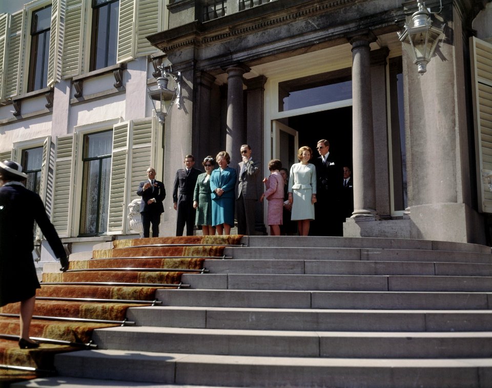 Koninginnedag, paleizen, defiles, Beatrix, prinses, , Christina, prinses, Claus,, Bestanddeelnr 254-7551