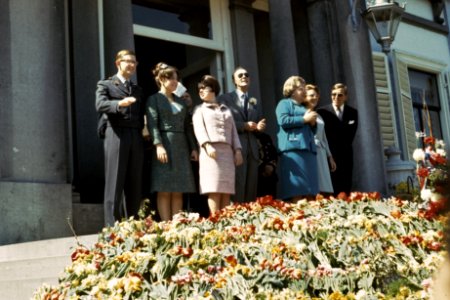 Koninginnedag, paleizen, defiles, Beatrix, prinses, , Christina, prinses, Claus,, Bestanddeelnr 254-7560