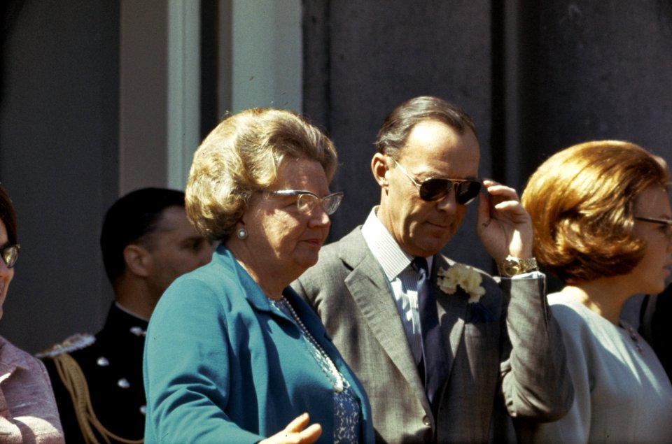 Koninginnedag, paleizen, defiles, Beatrix, prinses, , Christina, prinses, Claus,, Bestanddeelnr 254-7572