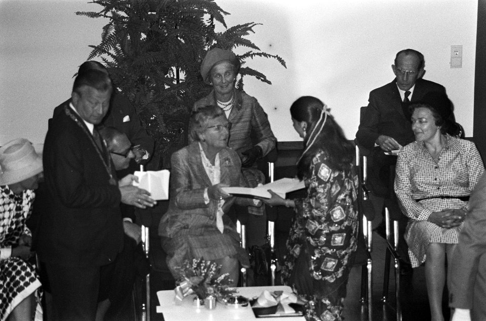 Koningin Juliana wordt voorgesteld, Bestanddeelnr 927-2058