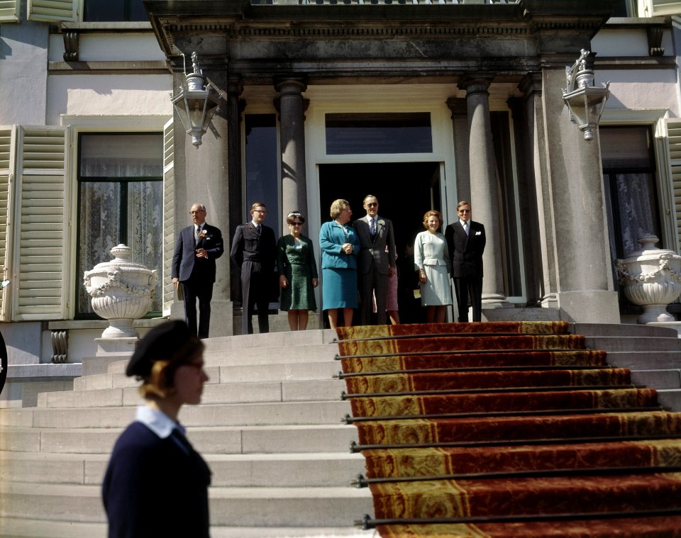 Koninginnedag, paleizen, defiles, Beatrix, prinses, , Christina, prinses, Claus,, Bestanddeelnr 254-7552