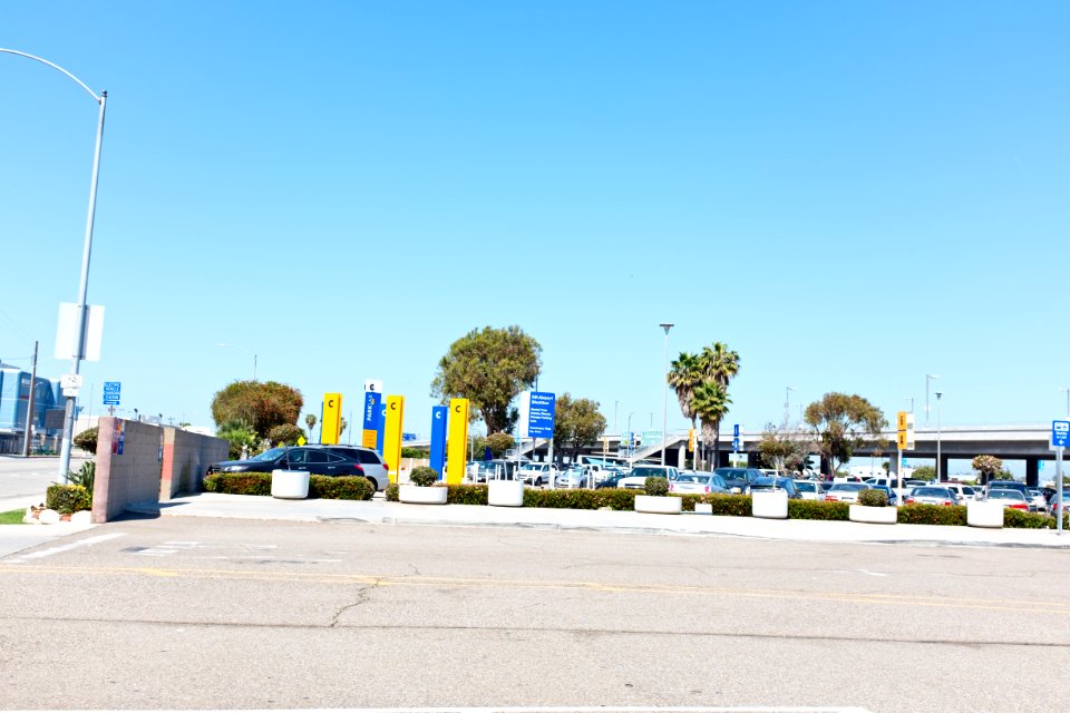 LAX Cell Phone Parking Lot
