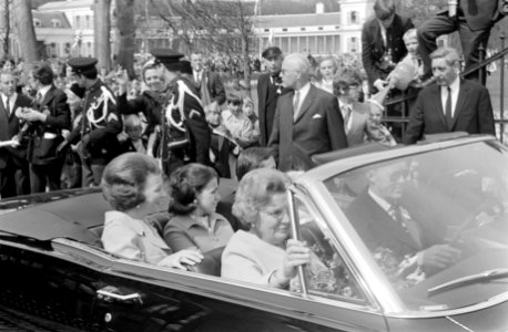 Koninginnedag, HM 60 jaar rijtoer, Bestanddeelnr 922-3583