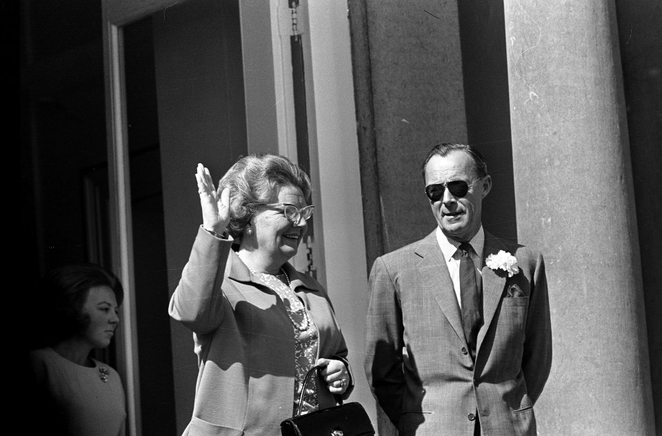 Koninginnedag, defilee op Soestdijk, Koningin Juliana en prins Bernhard (koppen), Bestanddeelnr 919-0962
