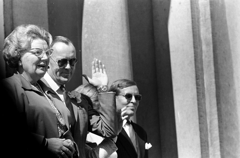Koninginnedag, defilee op Soestdijk, Koningin Juliana e prins Bernhard (koppen), Bestanddeelnr 919-0963