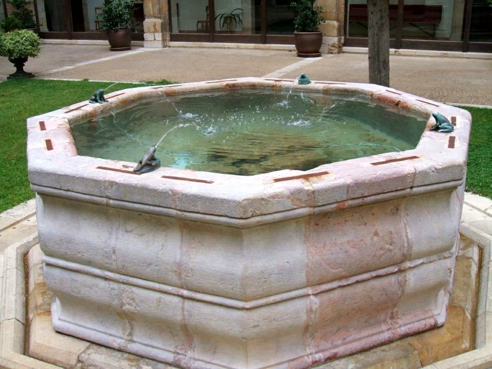 León - Hotel Real Colegiata San Isidoro, patio 02