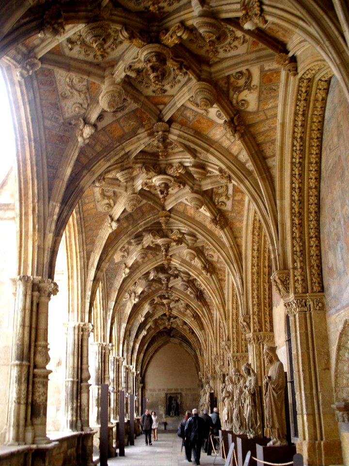León - Catedral, claustro 02