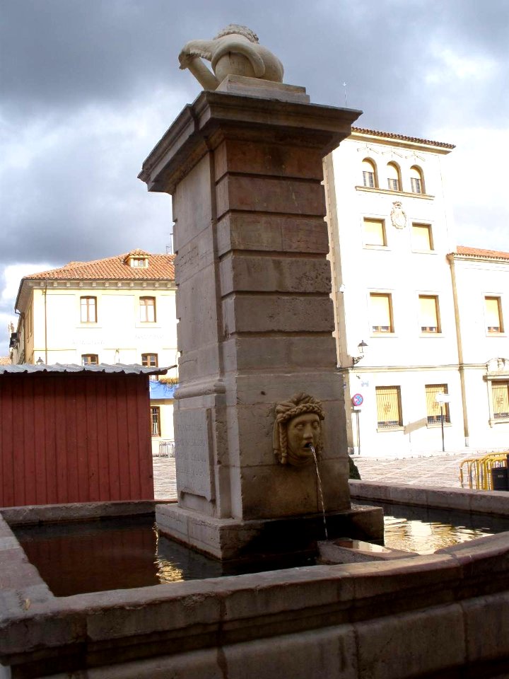 León - Plaza de San Isidoro 1