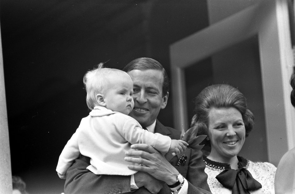 Koninginnedag. Prins Claus en prinses Beatrix met hun zoon prins Willem Alexande, Bestanddeelnr 921-2996