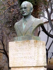 León - Jardín de El Cid, Monumento a Felipe Magdaleno 1