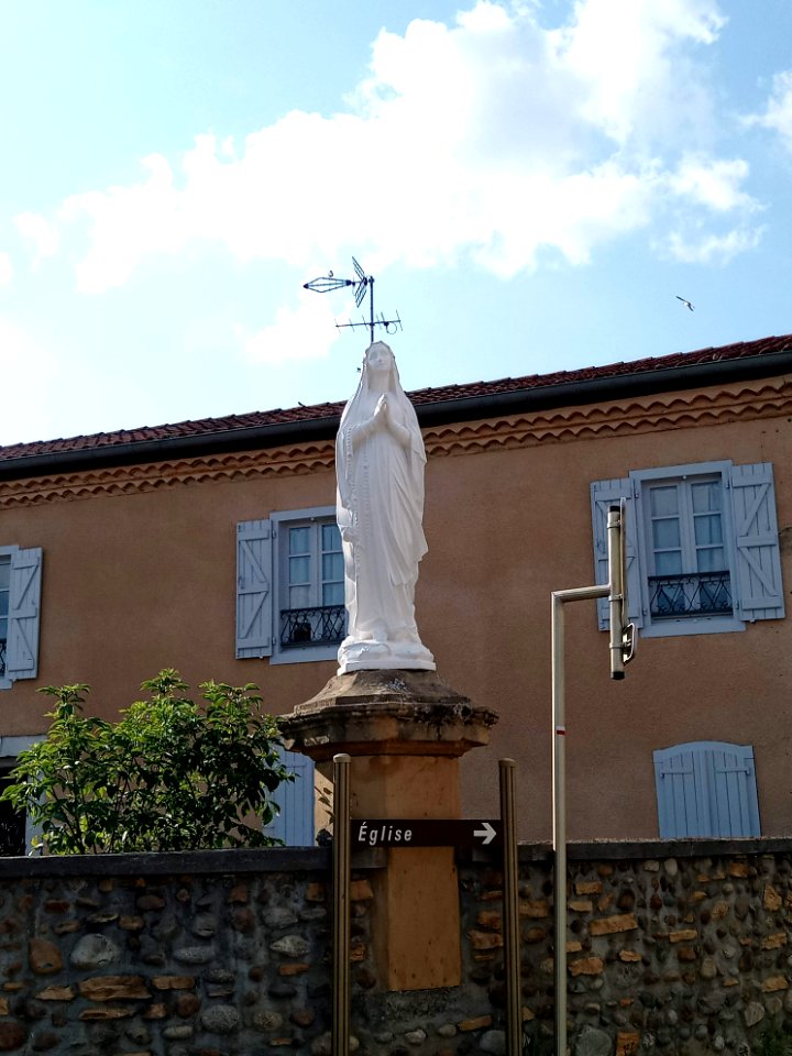 Le Cuing Statue de la Vierge Marie