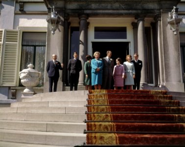 Koninginnedag, paleizen, defiles, Beatrix, prinses, , Christina, prinses, Claus,, Bestanddeelnr 254-7554