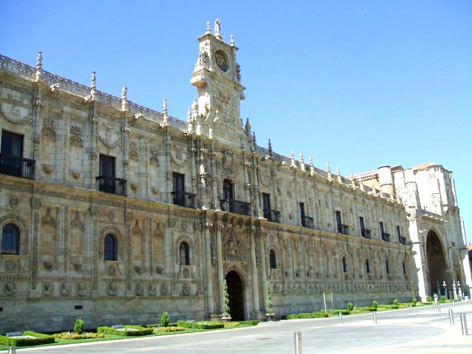 León - Convento-Parador de San Marcos 13