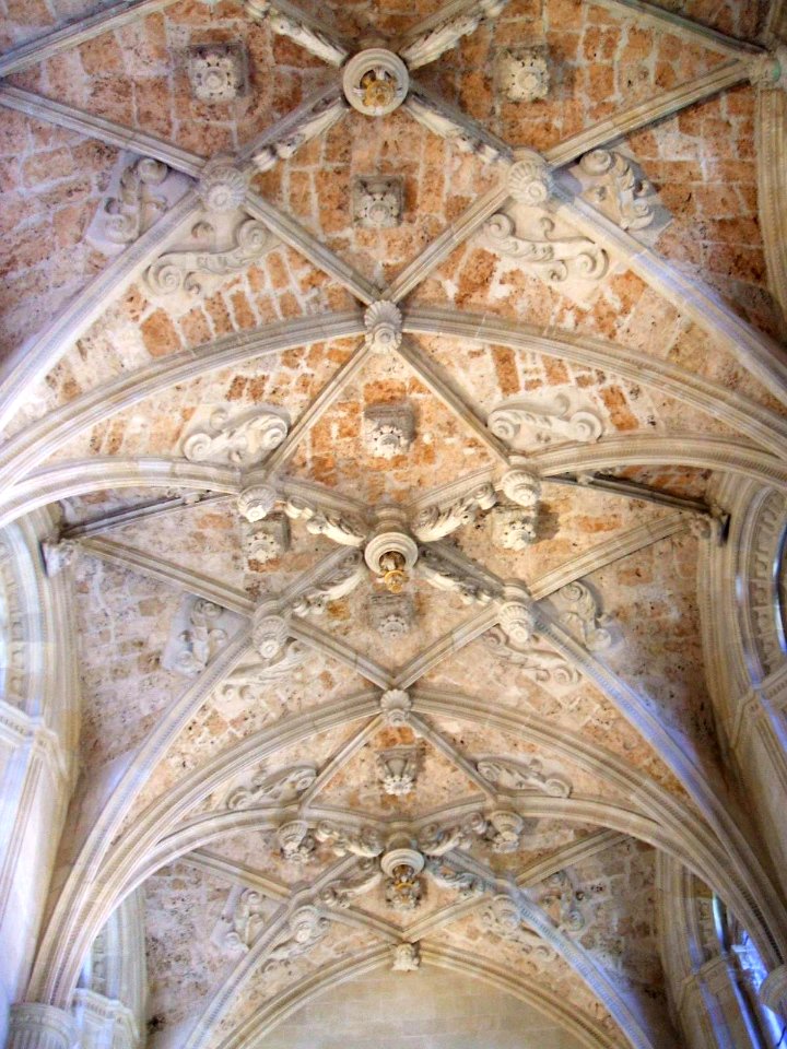 León - Convento-Parador de San Marcos, antigua postsacristía (sala del tesoro y museo) 1