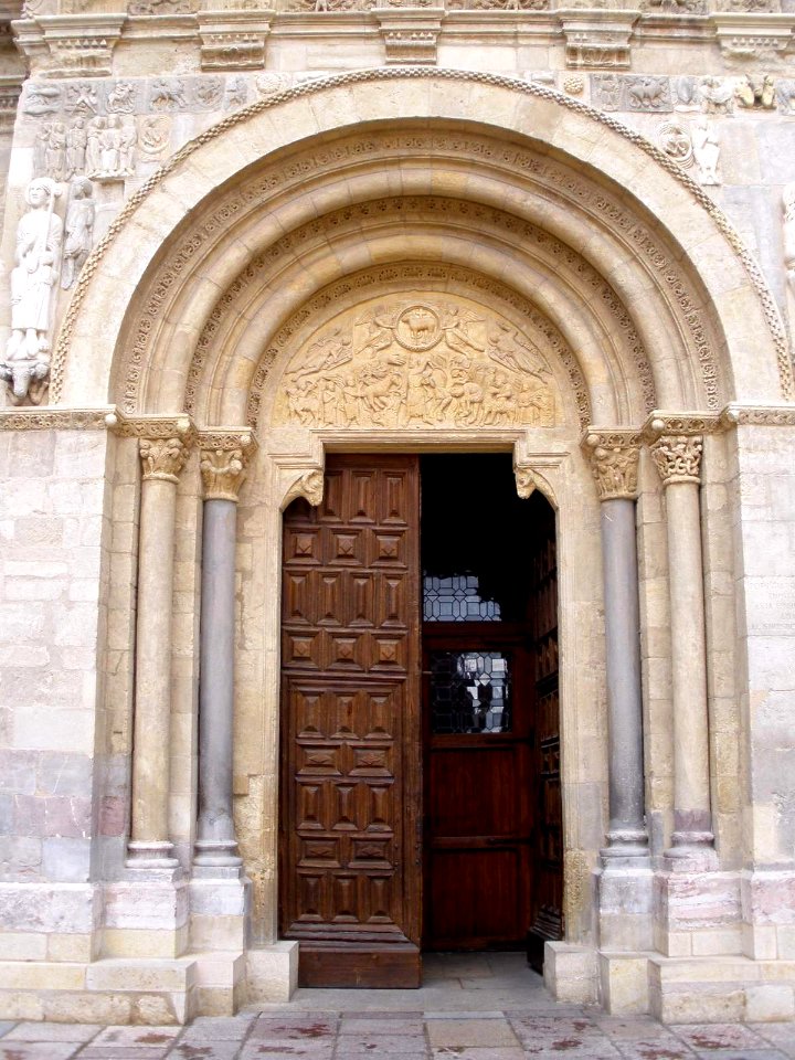 León - Basílica de San Isidoro - Puerta del Cordero 4