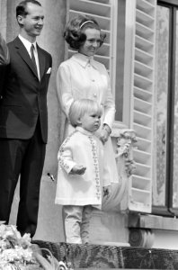 Koninginnedag, HM 60 jaar nr. 12 , 13 Hugo Charles Pr. Irene en Pr. Willem Alex, Bestanddeelnr 922-3561