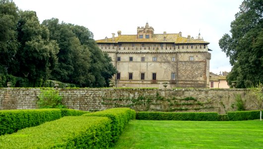 Lawn view - Castello Ruspoli - Vignanello, Italy - DSC02820