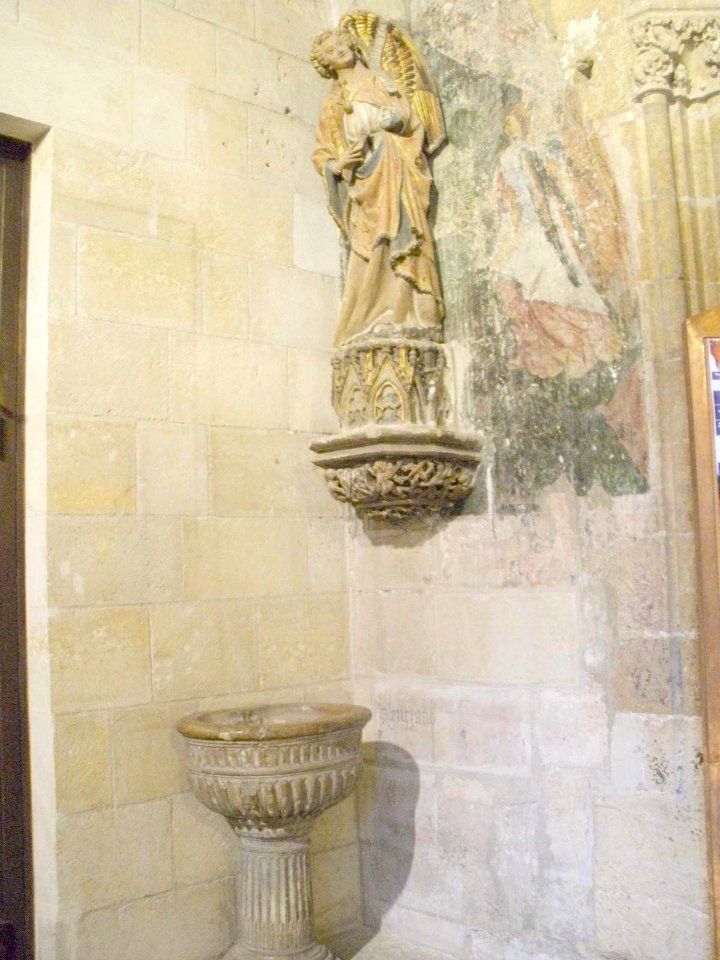 León - Catedral. Portada de la Virgen del Dado 6