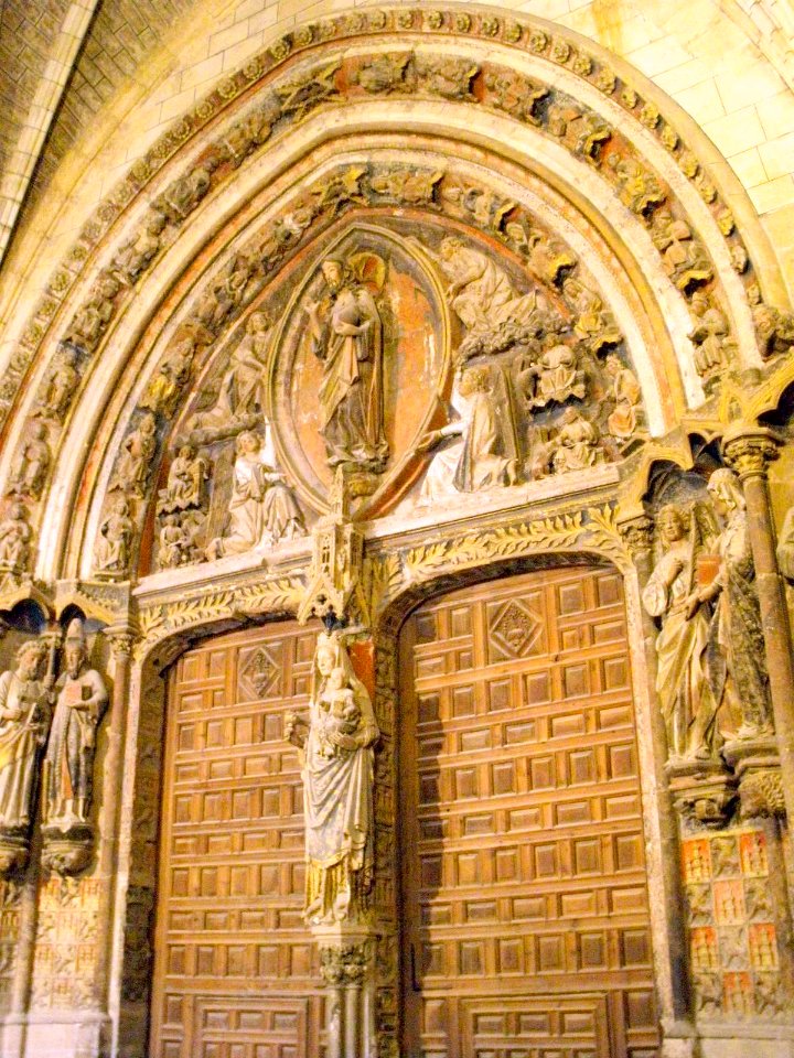 León - Catedral. Portada de la Virgen del Dado 1