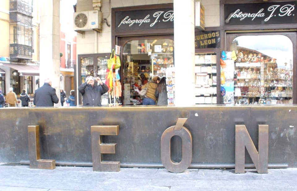 León - Plaza de la Regla 1