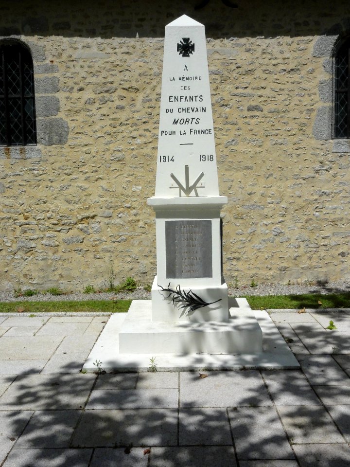 Le Chevain (Sarthe) monument aux morts