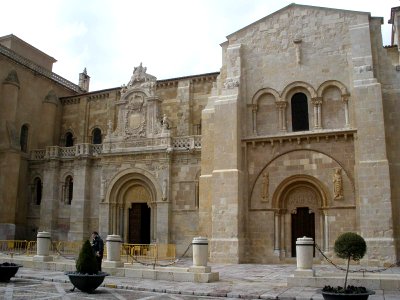 León - Basílica de San Isidoro - Puertas del Cordero y el Perdón