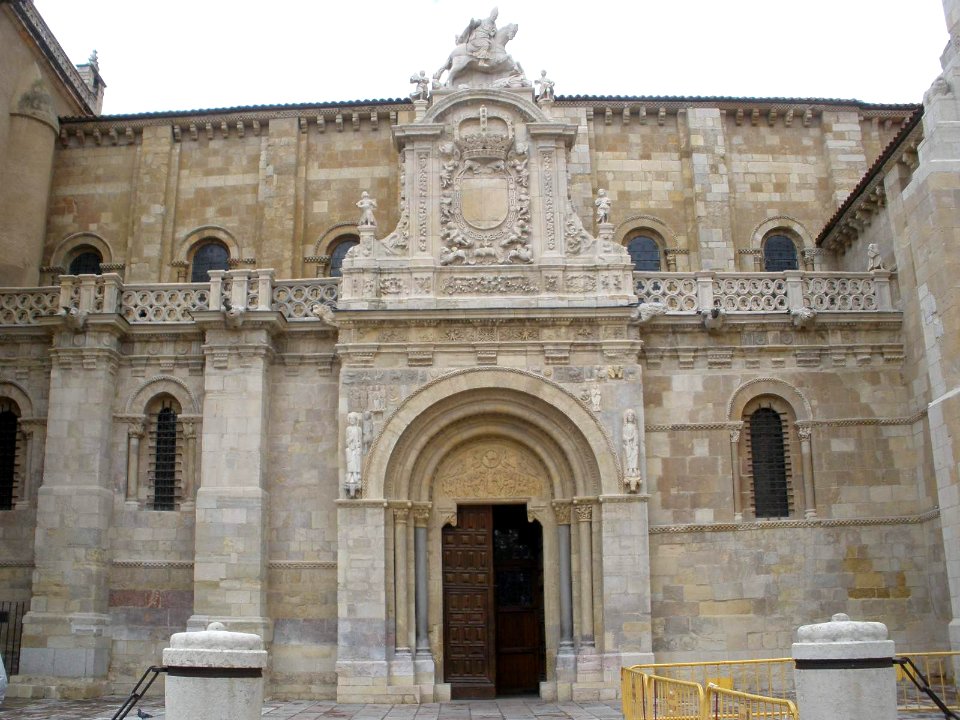 León - Basílica de San Isidoro - Puerta del Cordero 3