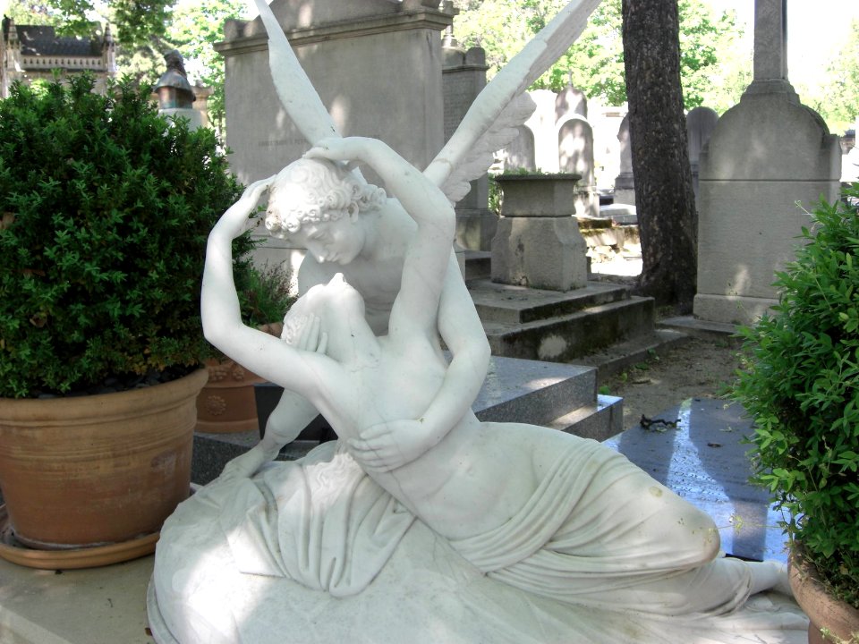 Le baiser pierre tombale