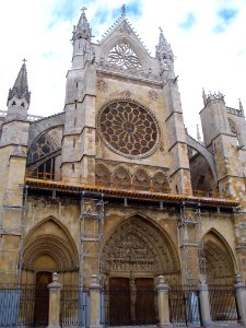 León - Catedral, hastial 03