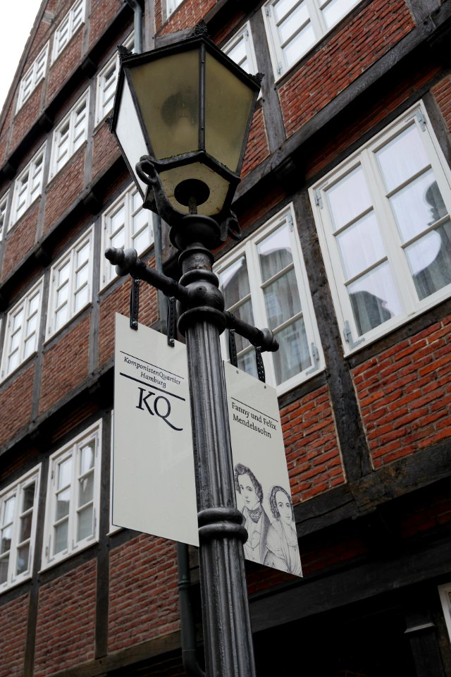 Laterne.vor.Fanny-und-Felix-Mendelssohn-Museum.Komponistenquartier.Hamburg