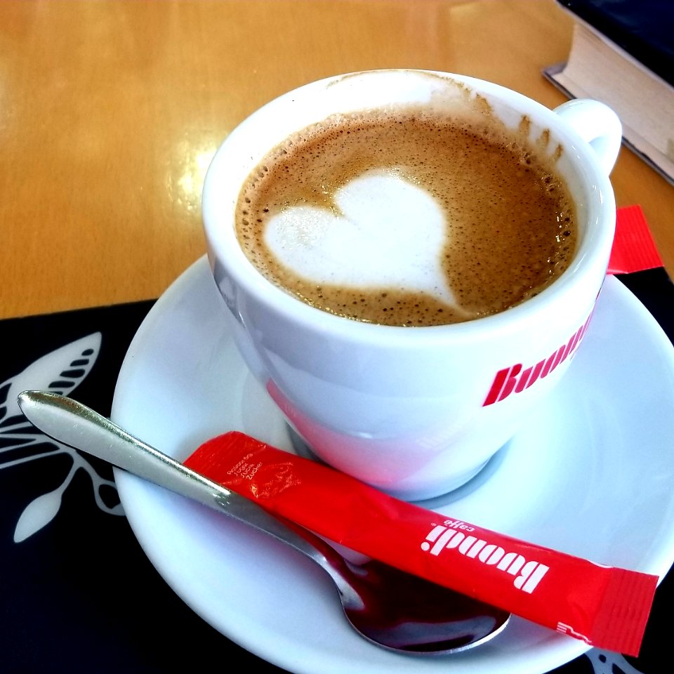 Latte art heart Garden Caffé Portugal 20190118