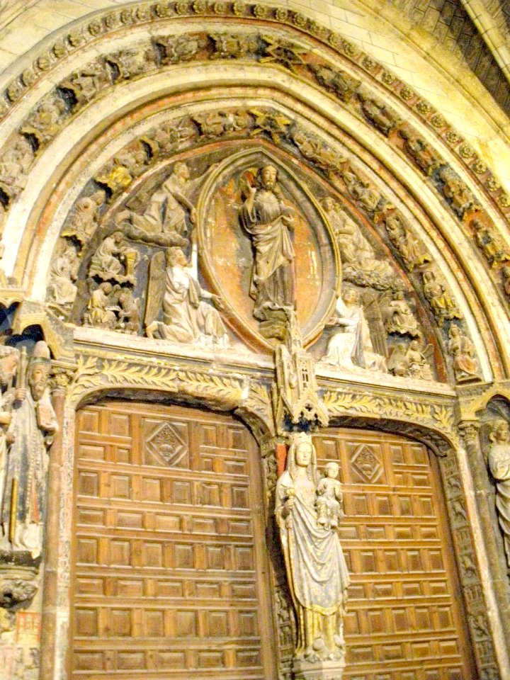 León - Catedral. Portada de la Virgen del Dado 7